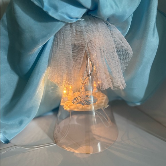 Walt Disney’s Cinderella Light Up Christmas Tree Topper 🎄 - Picture 4 of 12